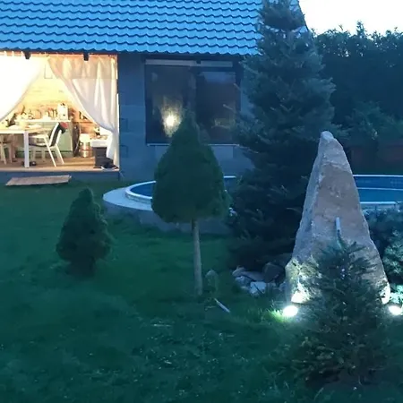 شقة U Zlateho Krizku